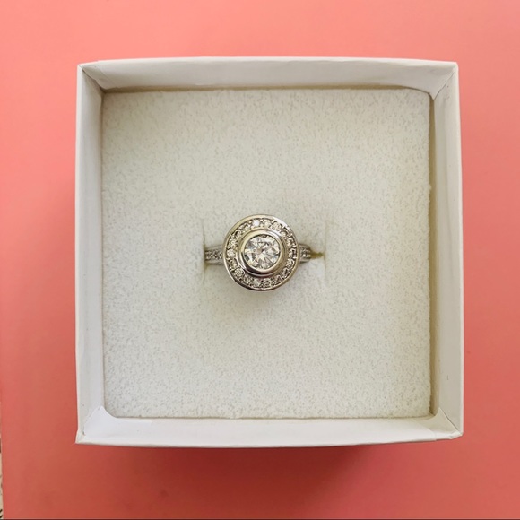 Premier Designs Jewelry - Premier Designs Circle White Sapphire Ring Size 7